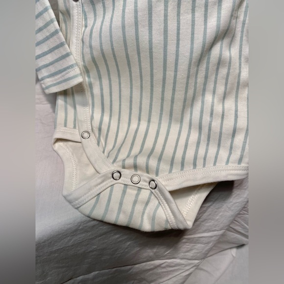 Pehr. LIKE NEW. Gender neutral side snap long sleeve onesie. - Picture 2 of 5